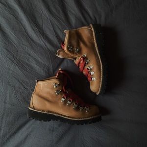 Danner Mountain Light Cascade Boots — Size 5.5